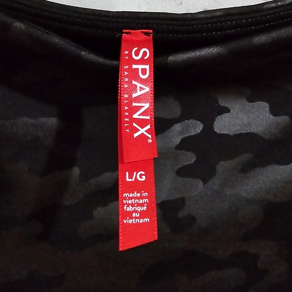 Spanx Faux Leather Legging Black Camo size L - Picture 10 of 10